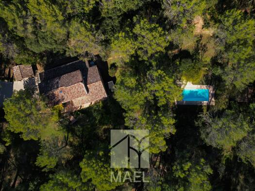 Villa à vendre 1 150 000 € 8 pièces 5 chambres 185 m² 5 000 m² de terrain Zone Urbaine Lambesc 13410