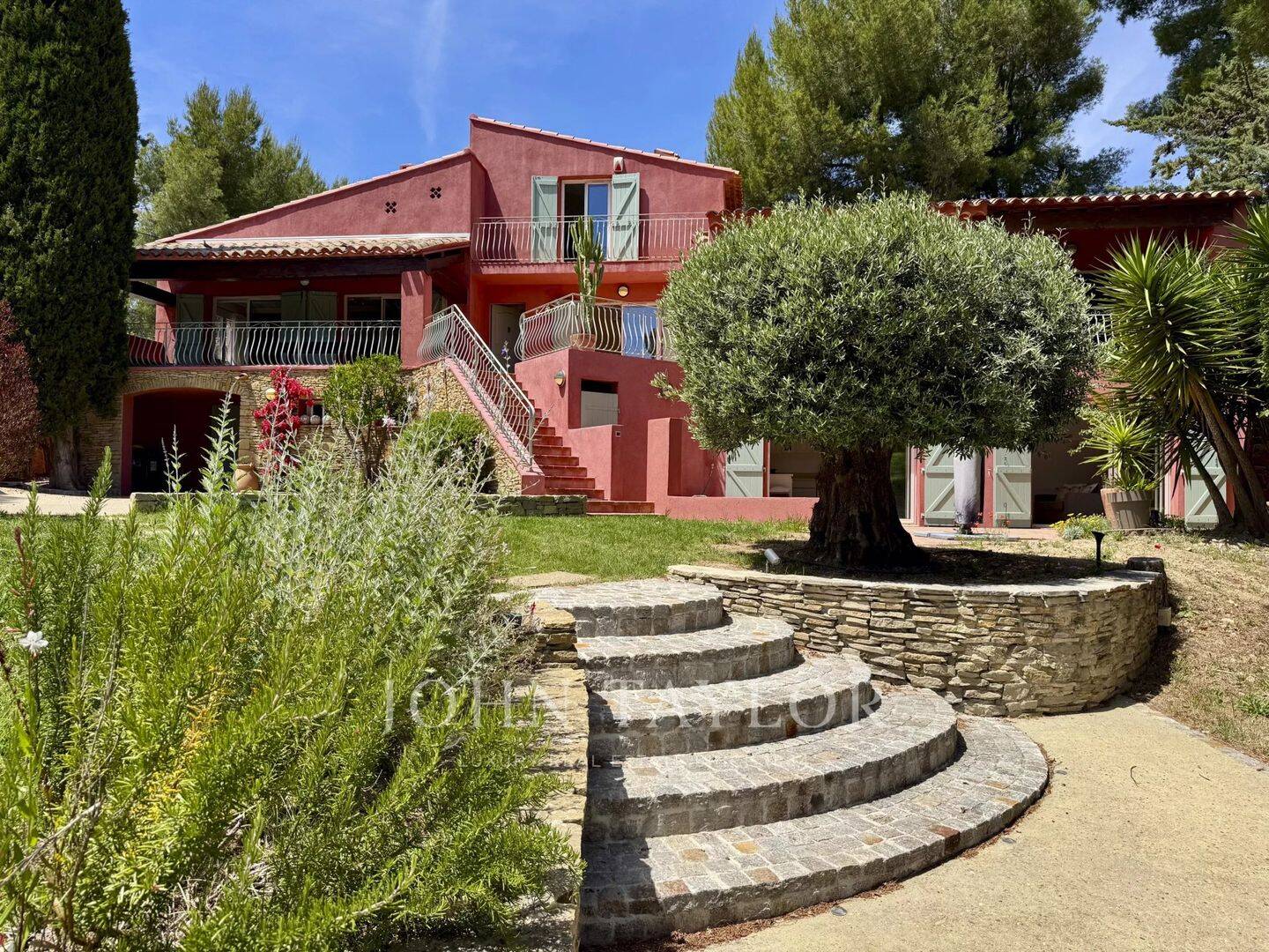 Maison 9 pièces 231 m² · à La Cadière-d'Azur · 231 m² · 1 575 000 €