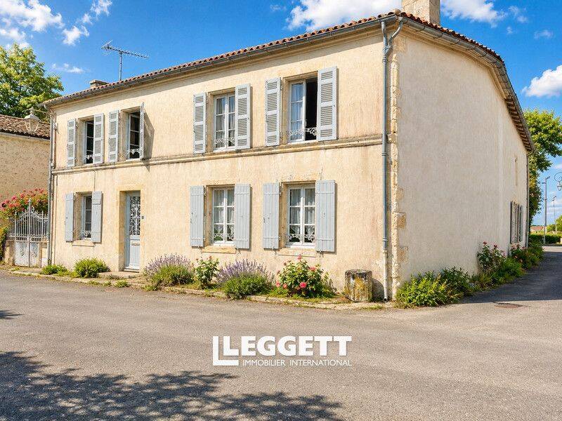 Maison 11 pièces 284 m² · à Écoyeux · 284 m² · 489 720 €