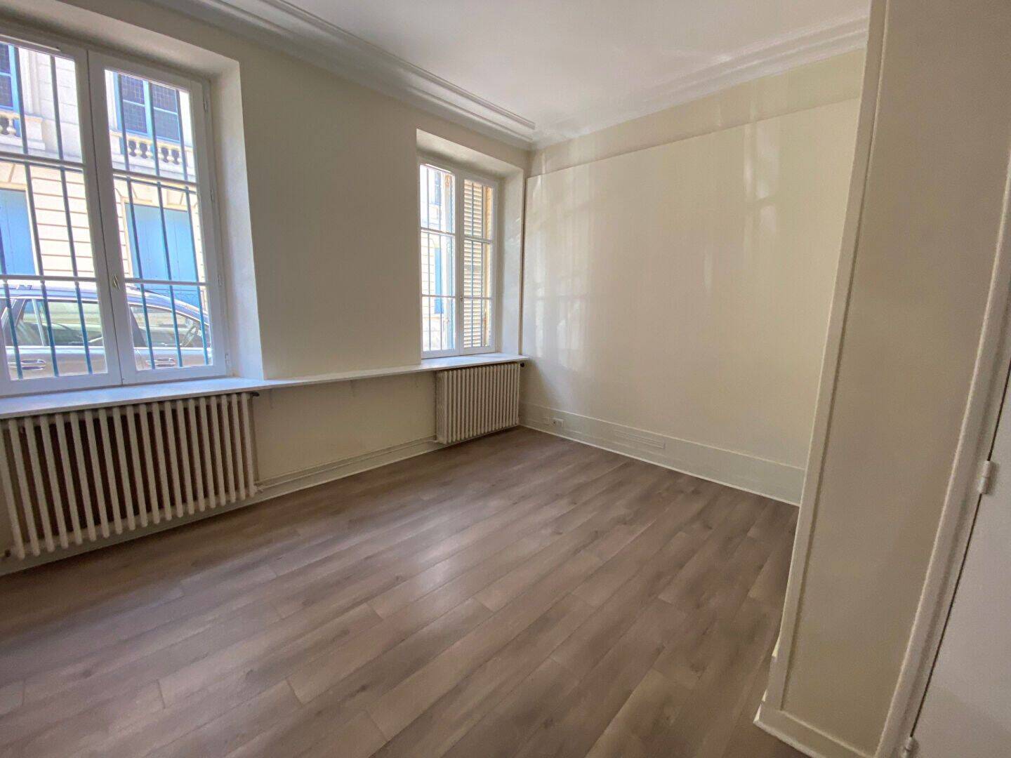 Appartement 2 pièces 41 m² · à Versailles · 41,3 m² · 1 029 €