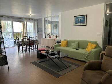 Appartement à louer 315 € 5 pièces 4 chambres 154 m² Est Ville Ballan-Miré 37510