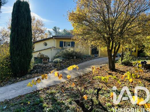 Maison à vendre 545 000 € 6 pièces 5 chambres 160 m² 3 287 m² de terrain Besse-sur-Issole 83890