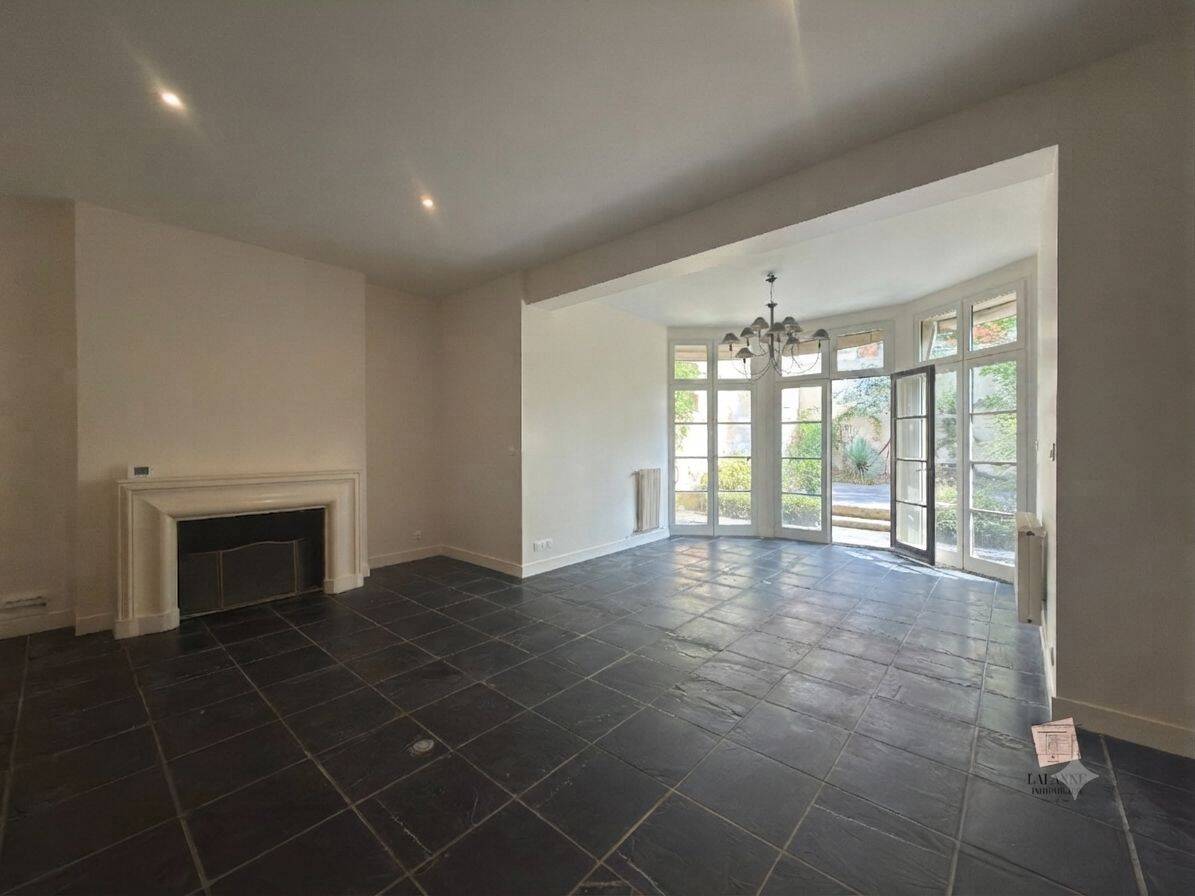 Maison 5 pièces 155 m² · à Bordeaux · 154,5 m² · 2 325 €