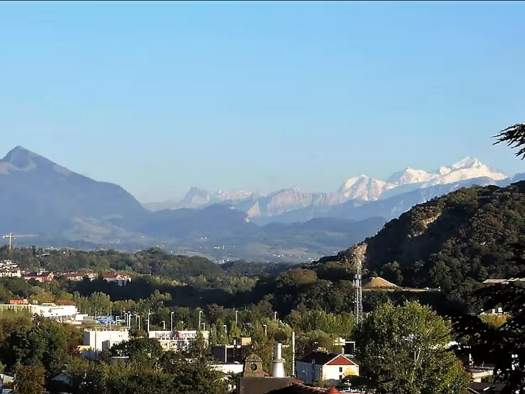 Appartement à louer 1 300 € 1 pièce 40 m² Étage 3/3 disponible dès maintenant Plaine et Chatelet Gaillard 74240