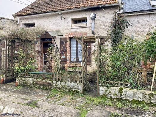 Maison à vendre 94 080 € 1 pièce 2 chambres 85 m² 589 m² de terrain Charmont-en-Beauce 45480