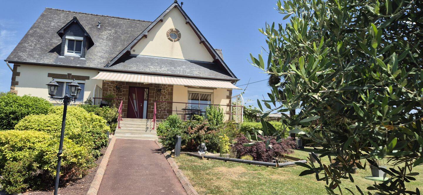 Maison 8 pièces 195 m² · à Javené · 195 m² · 249 000 €
