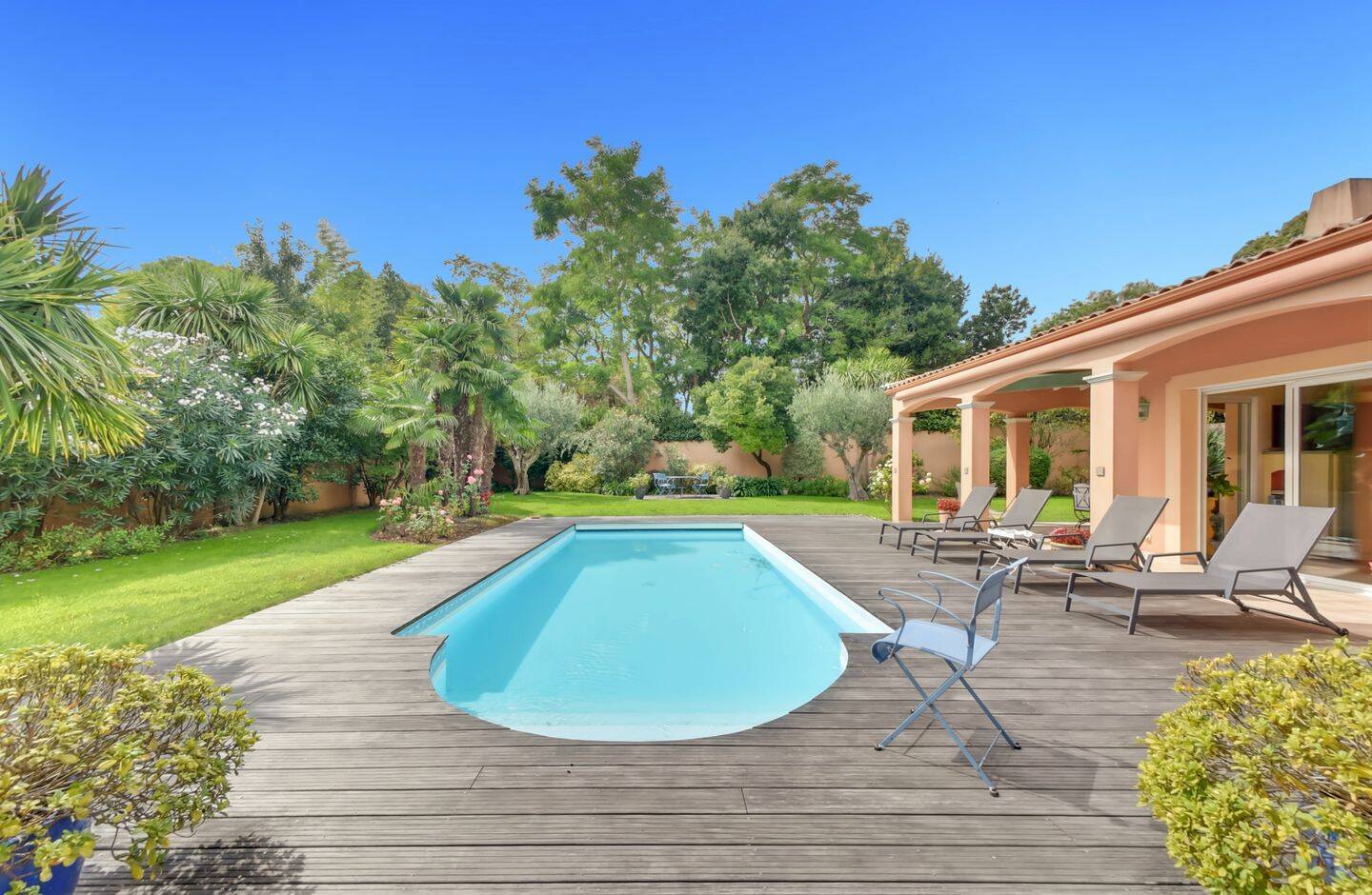 Maison 8 pièces 261 m² · à Lagord · 261 m² · 1 155 000 €