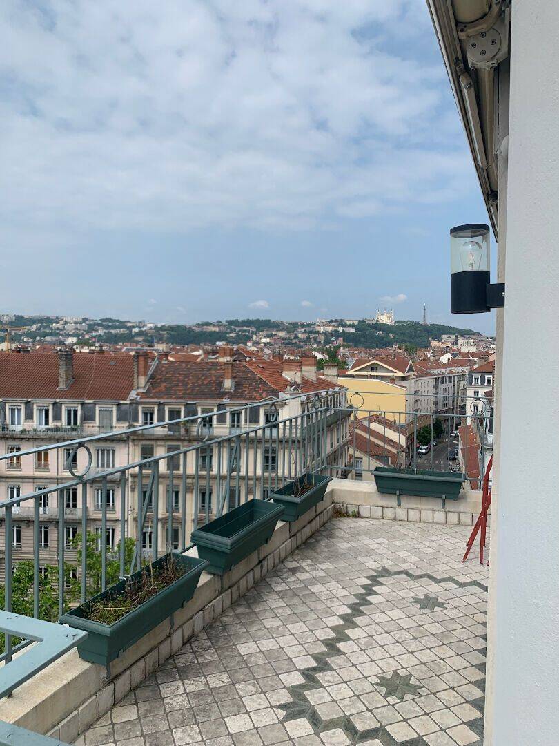 Appartement 2 pièces 56 m² · à Lyon 7ème Arrondissement · 56 m² · 1 300 €