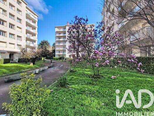 Appartement à vendre 245 000 € 3 pièces 2 chambres 66 m² Étage 6/6 Centre Ville Tassin-la-Demi-Lune 69160