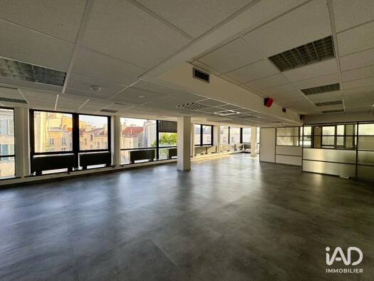 Espace bureau à vendre 1 965 240 € 1 236 m² de bureaux Centre Saint-Cloud 92210