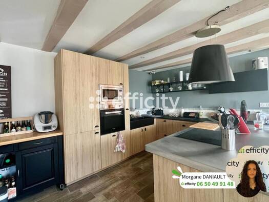 Maison de ville à vendre 193 000 € 4 pièces 3 chambres 141 m² 340 m² de terrain Bonnes 86300