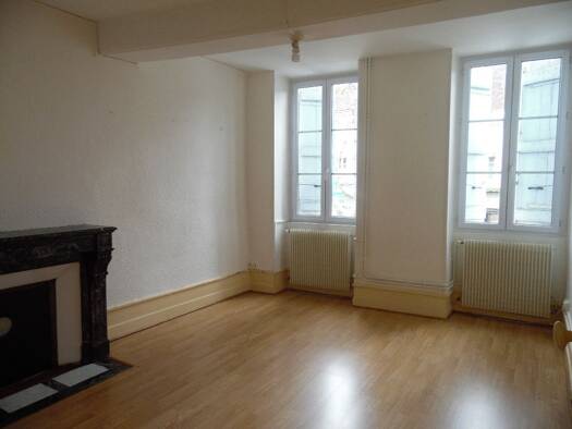 Appartement à louer 570 € 3 pièces 2 chambres 59 m² Étage 1/2 Buxy 71390