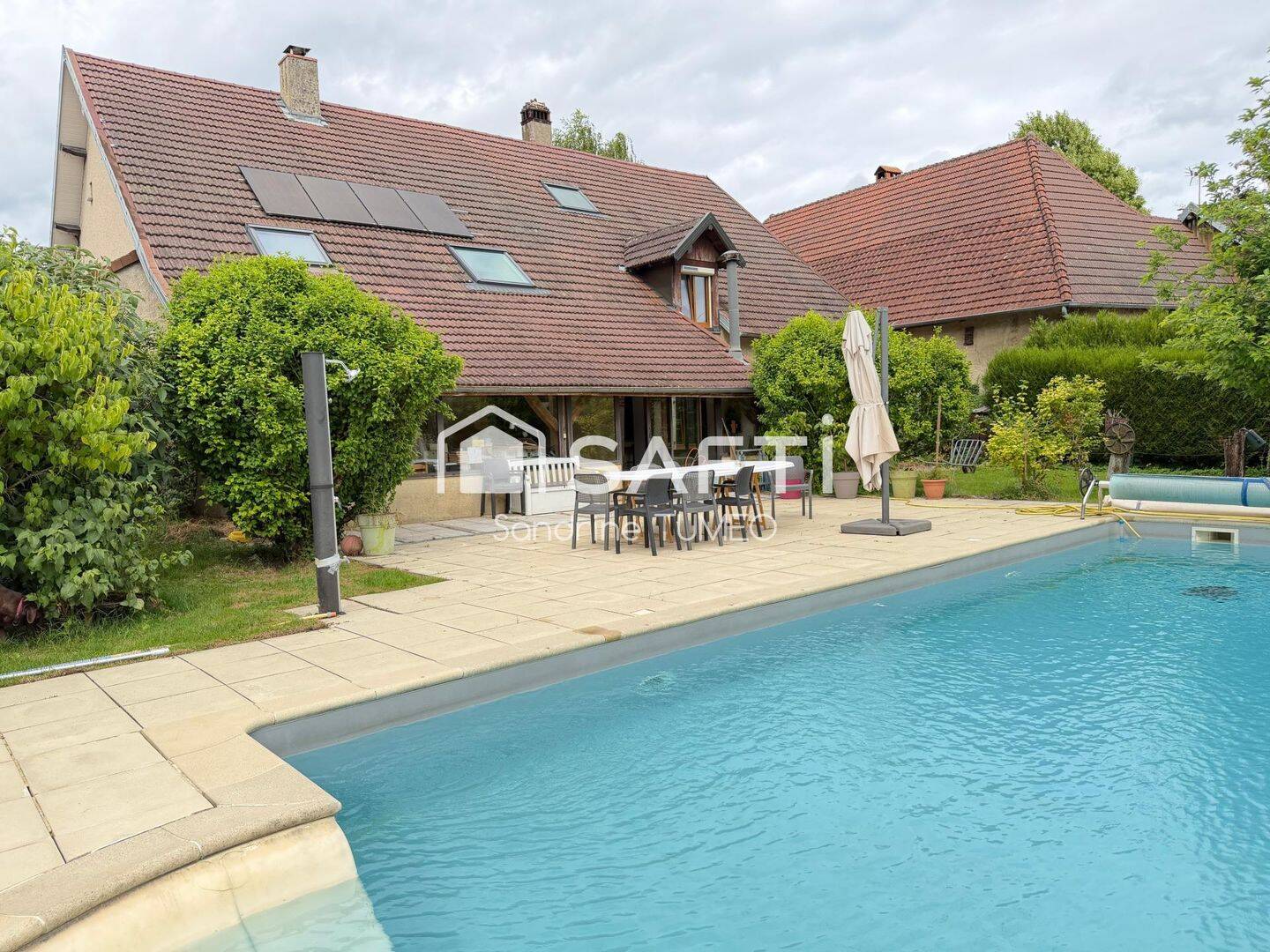 Maison 8 pièces 310 m² · à Chamblay · 310 m² · 340 000 €