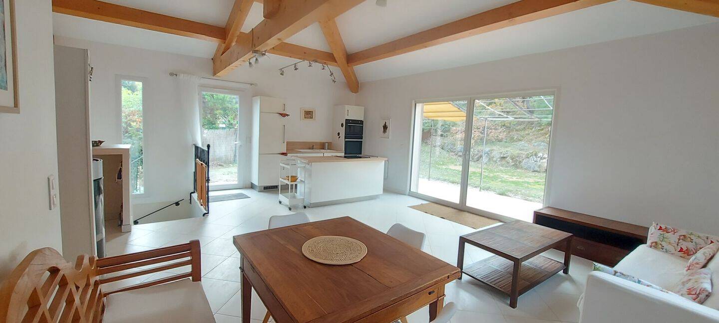 Maison 5 pièces 133 m² · à Simiane-Collongue · 132,8 m² · 2 090 €