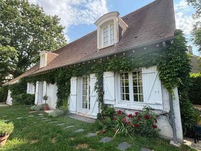 Maison 5 pièces 221 m² · à Saint-Pryvé-Saint-Mesmin · 220,8 m² · 488 250 €