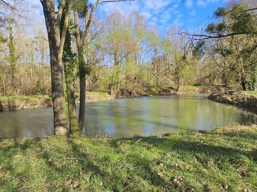 Terrain constructible à vendre 38 000 € 5 480 m² de terrain Charnizay 37290