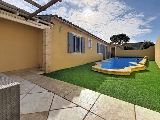 Maison de plain-pied à vendre 319 000 € 5 pièces 4 chambres 118 m² 660 m² de terrain Jonquières-Saint-Vincent 30300