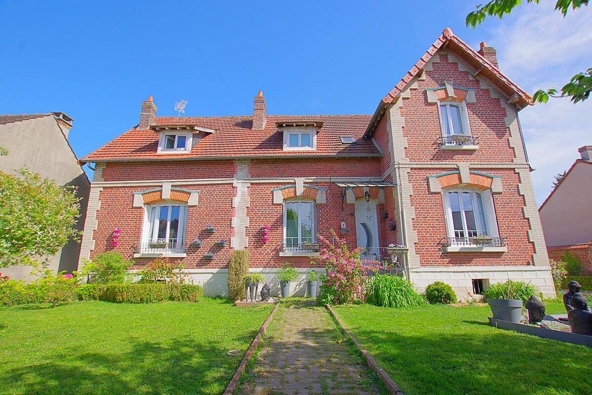Maison 10 pièces 160 m² · à Lassigny · 160,3 m² · 285 000 €