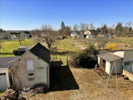 Maison à vendre 69 130 € 5 pièces 4 chambres 104 m² 1 500 m² de terrain Centre Ville Issoudun 36100