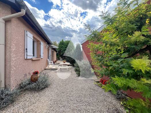 Maison à vendre 275 000 € 4 pièces 2 chambres 83 m² 613 m² de terrain centre Ville-La Chartonnière-La Barre Villefranche-sur-Saône 69400