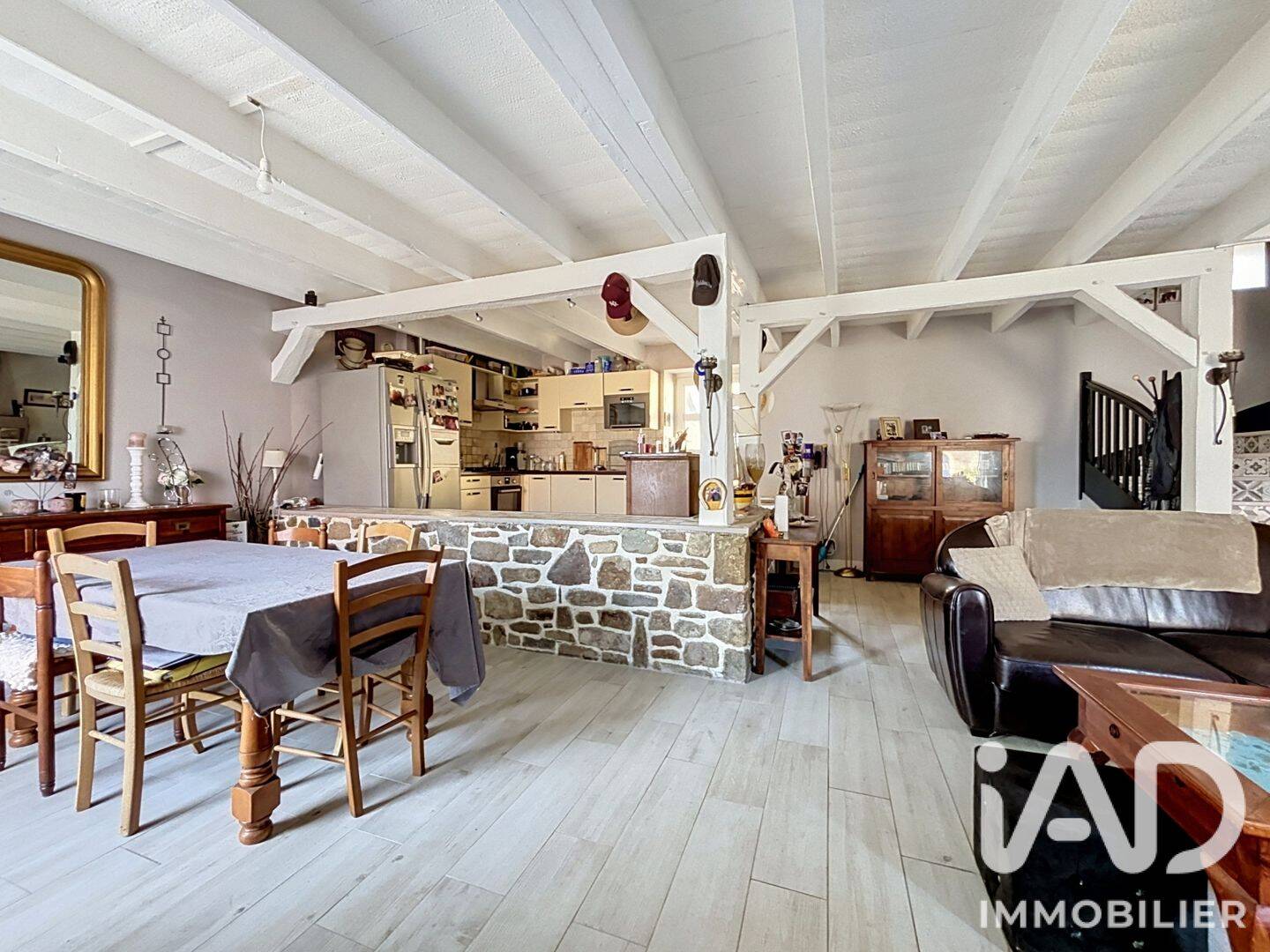 Maison 5 pièces 138 m² · à La Ville-Ès-Nonais · 137,8 m² · 397 100 €