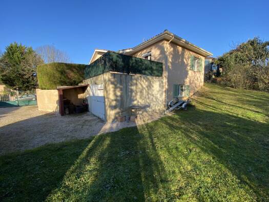 Maison de plain-pied à vendre 220 000 € 3 pièces 2 chambres 74 m² 573 m² de terrain Auch 32000