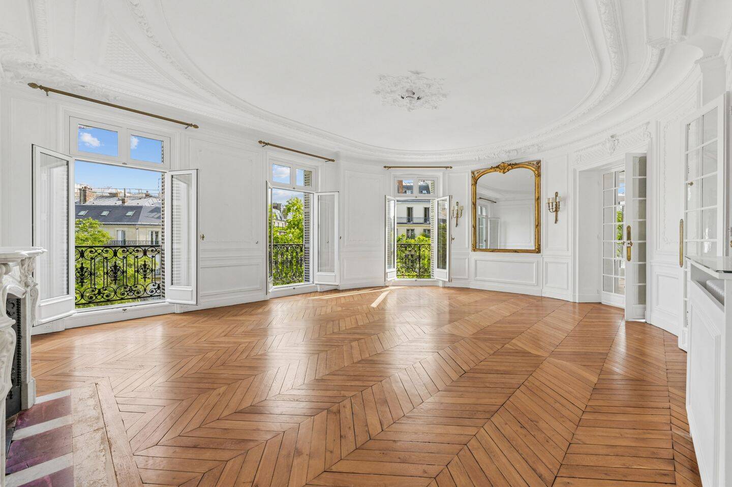 Appartement 6 pièces 246 m² · à Paris 8ème Arrondissement · 246,1 m² · 9 980 €