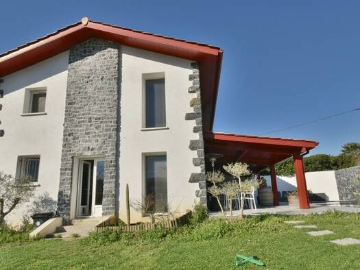 Maison à vendre 545 900 € 6 pièces 5 chambres 135 m² 820 m² de terrain Saint-Pée-sur-Nivelle 64310