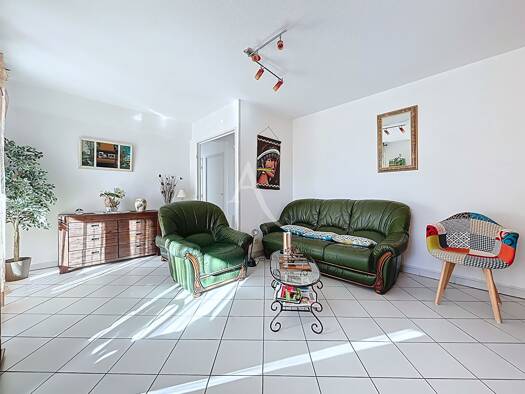 Appartement à vendre 174 000 € 3 pièces 2 chambres 65 m² 1er étage Centre Castelginest 31780