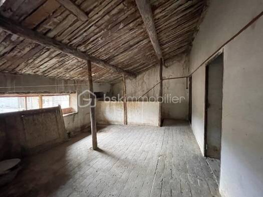 Immeuble à vendre 131 000 € 180 m² Oraison 04700