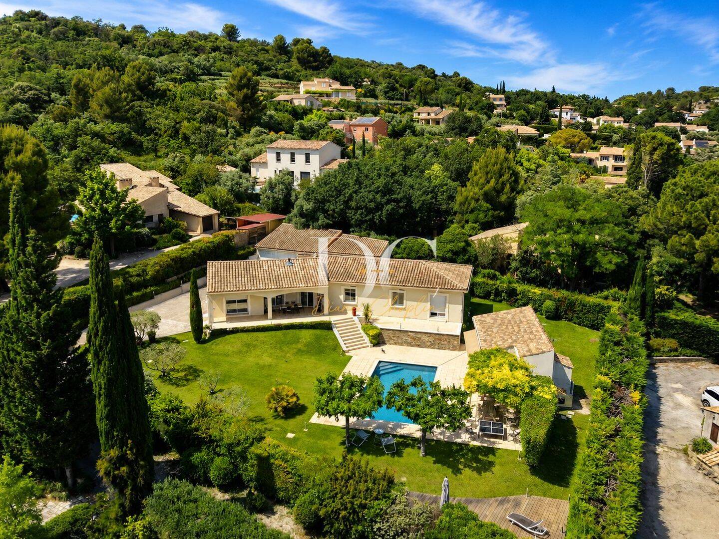 Maison 6 pièces 230 m² · à Caumont-sur-Durance · 230 m² · 890 000 €