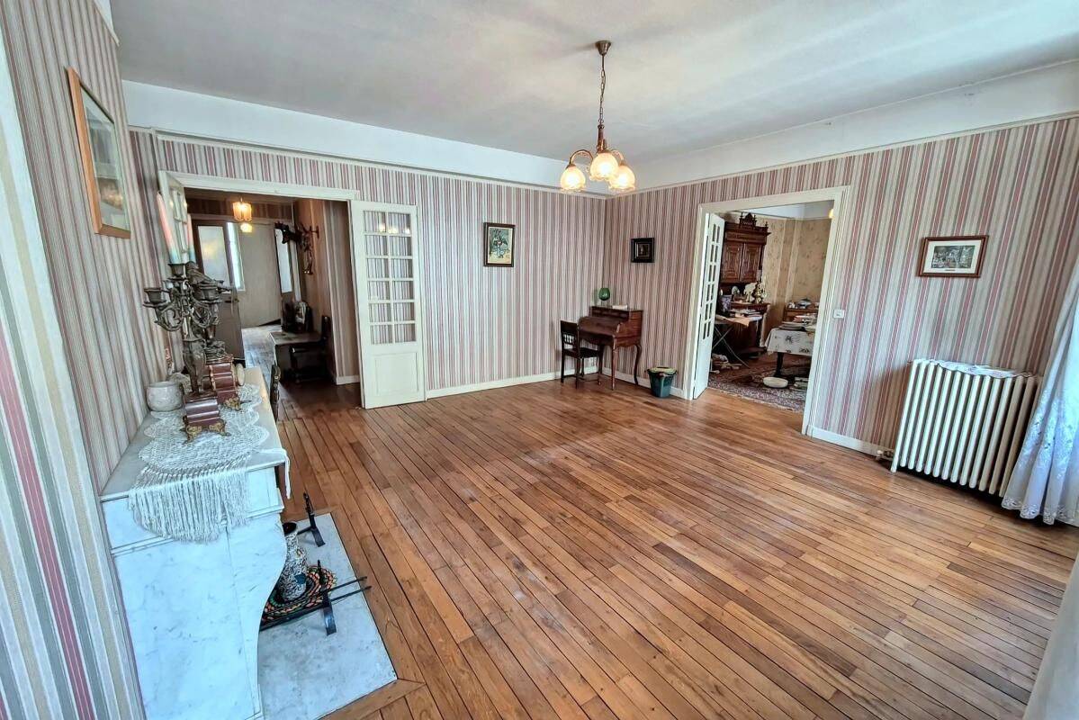 Appartement 4 pièces 166 m² · à La Châtre · 166 m² · 86 500 €