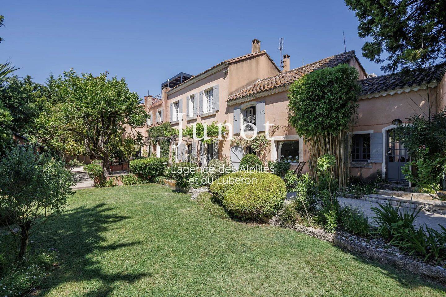 Maison 10 pièces 333 m² · à Paradou · 333 m² · 2 080 000 €