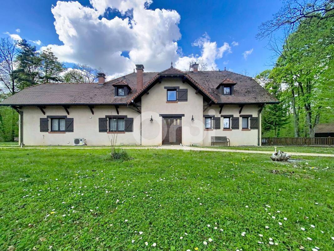 Maison 8 pièces 234 m² · à Neufchâteau · 234 m² · 420 000 €