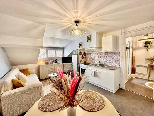 Appartement à louer 550 € 1 pièce 45 m² Étage 2/2 disponible dès maintenant Centre-Marcadieu-Marne Tarbes 65000