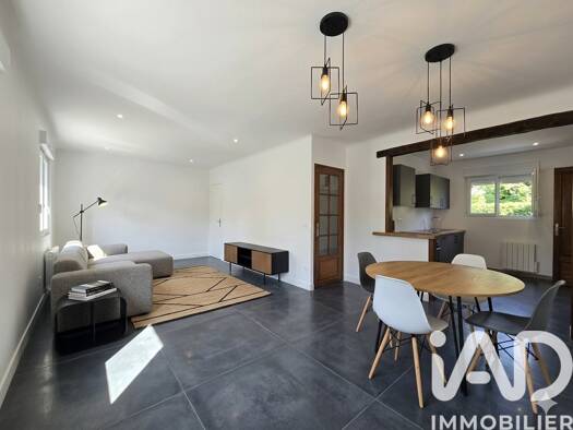 Maison de plain-pied à vendre 259 000 € 6 pièces 4 chambres 118 m² 3 891 m² de terrain Maintenon 28130