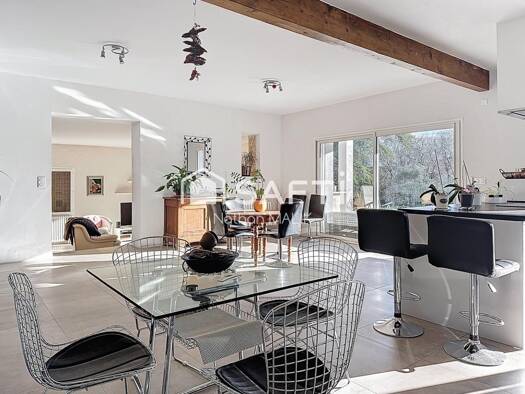 Maison de plain-pied à vendre 495 000 € 5 pièces 2 chambres 180 m² 1 898 m² de terrain Tavel 30126