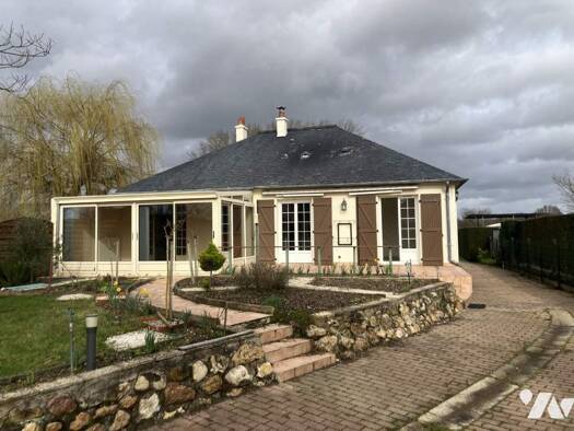 Maison de plain-pied à vendre 250 320 € 5 pièces 4 chambres 121 m² 1 690 m² de terrain Artannes-sur-Indre 37260