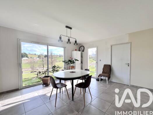 Maison de plain-pied à vendre 299 000 € 5 pièces 4 chambres 103 m² 682 m² de terrain Saint-Clément-les-Places 69930