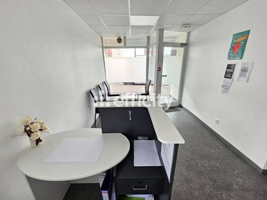 Local commercial à vendre 165 000 € 70 m² de surface de vente Douvaine 74140