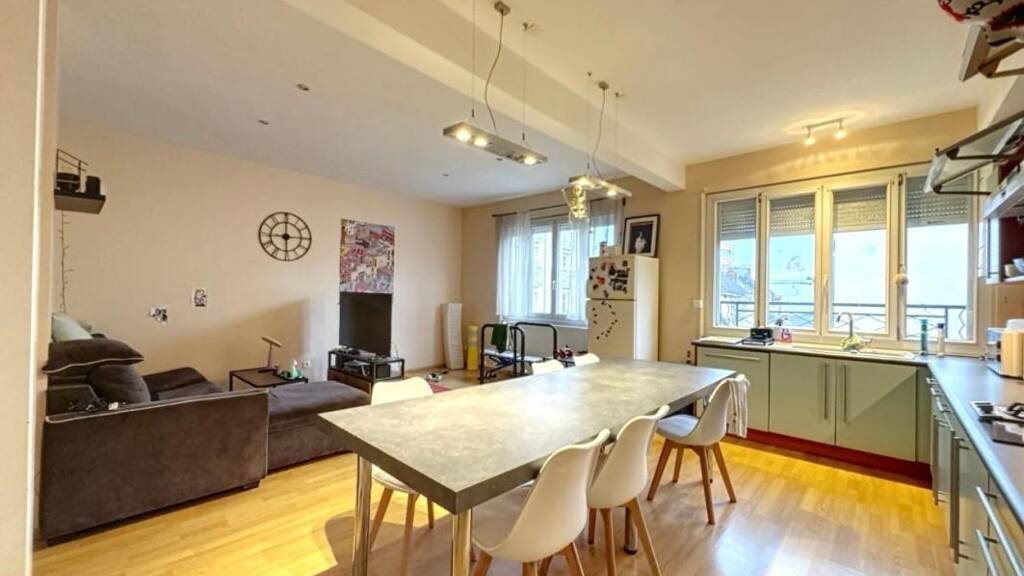 Colocation à louer 985 € 4 pièces 3 chambres 100 m² 2ème étage Quartier du Centre Le Mans 72000