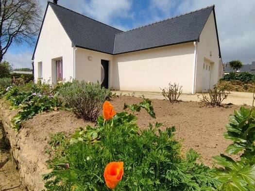 Maison de plain-pied à vendre 168 800 € 2 pièces 1 chambre 72 m² 597 m² de terrain Guerlesquin 29650