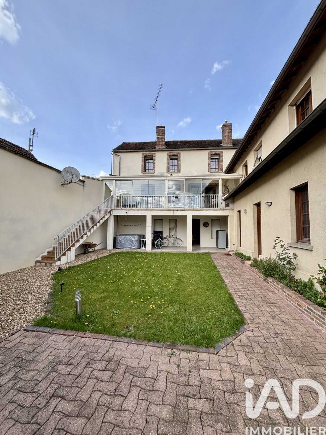 Maison 10 pièces 215 m² · à Joigny · 215 m² · 174 000 €