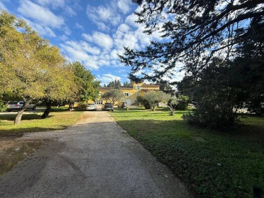 Maison à vendre 740 000 € 20 pièces 15 chambres 679 m² 4 641 m² de terrain Meynes 30840