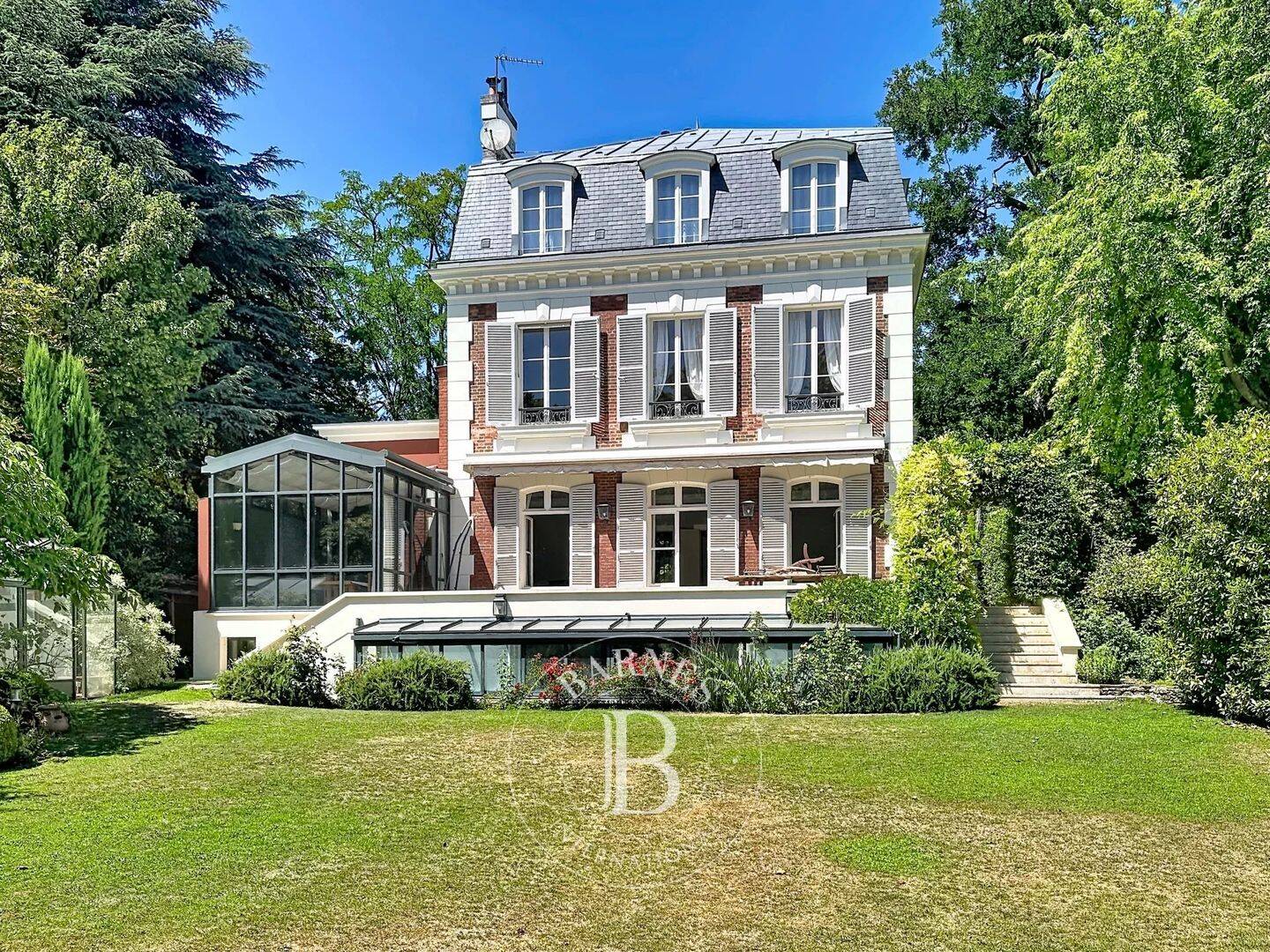 Maison 11 pièces 499 m² · à Saint-Cloud · 499,1 m² · 12 000 €/mois