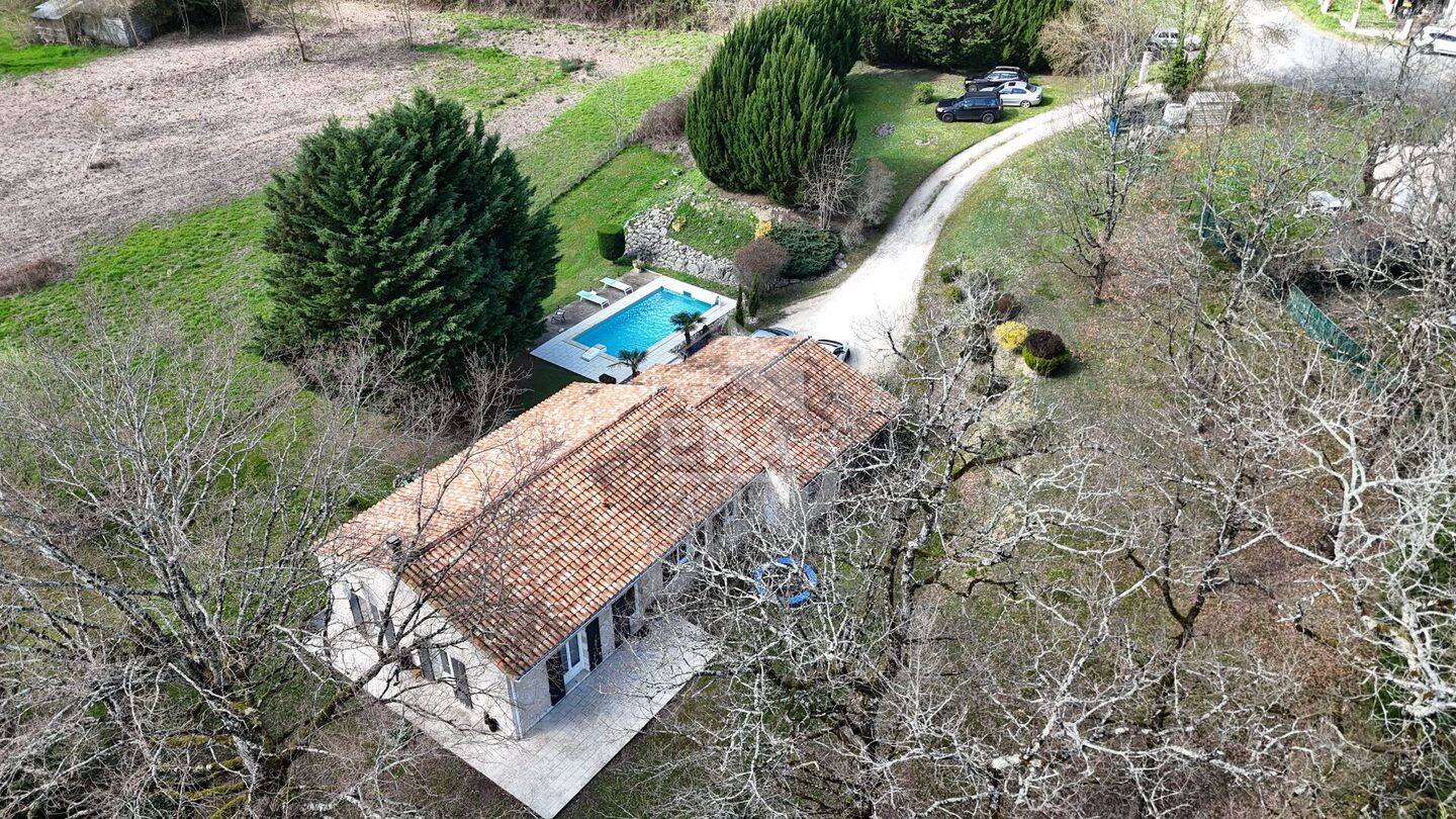 Maison 7 pièces 146 m² · à Margueron · 146 m² · 280 350 €