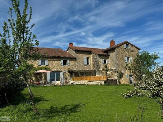 Maison à vendre 291 400 € 6 pièces 4 chambres 185,8 m² 2 205 m² de terrain Figeac 46100