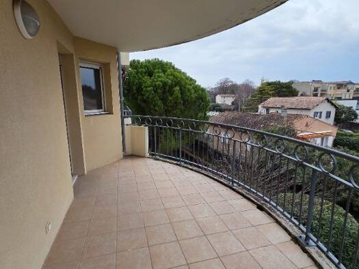 Appartement à louer 744 € 2 pièces 1 chambre 62 m² Étage 2/4 Montélimar 26200