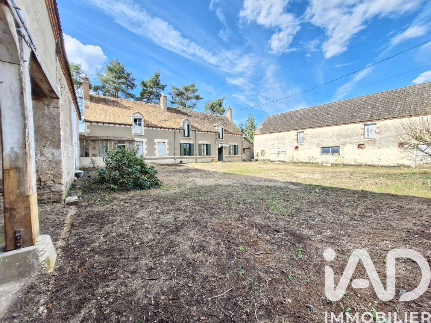 Maison 9 pièces 270 m² · à Saint-Benoît-sur-Loire · 270,3 m² · 178 000 €