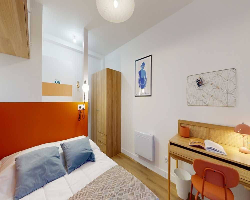 Appartement 9 pièces 140 m² · à Paris 10ème Arrondissement · 140 m² · 1 125 €/mois